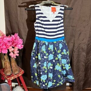 MODCLOTH DRESS SIZE SMALL WITH POCKETS FLORAL BLUE